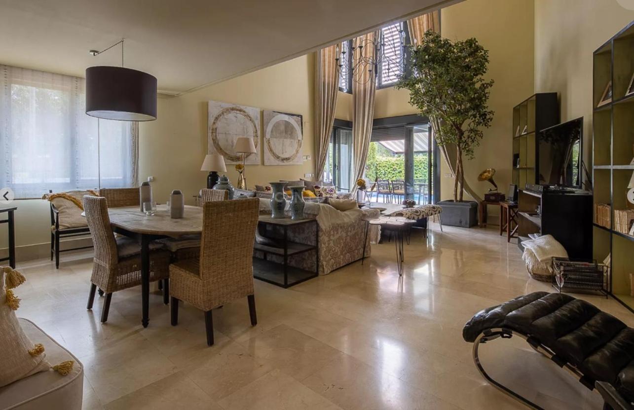 Space In The Villa With Poll Near Golf In Madryt Zewnętrze zdjęcie